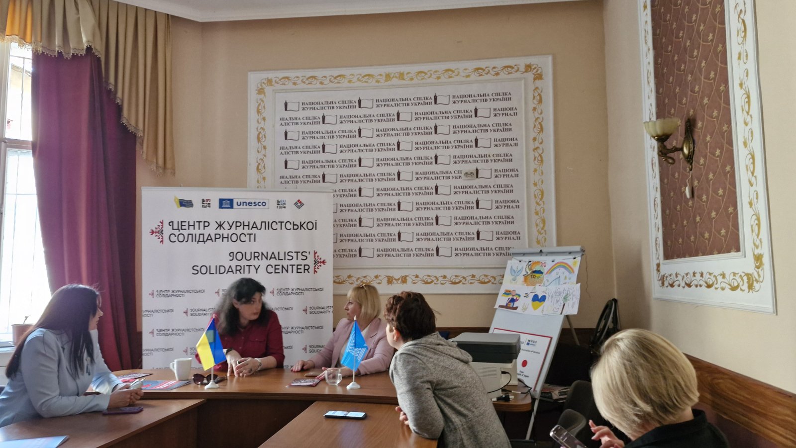 Обговорення актуальних питань під час науково-методичного семінару.jpg